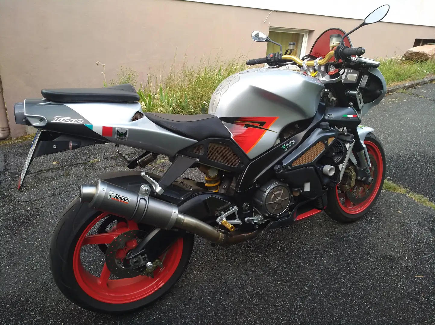 Aprilia RSV 1000 Tuono R TÜV, Service + hi Reifen NEU sofort fahrbereit! srebrna - 1