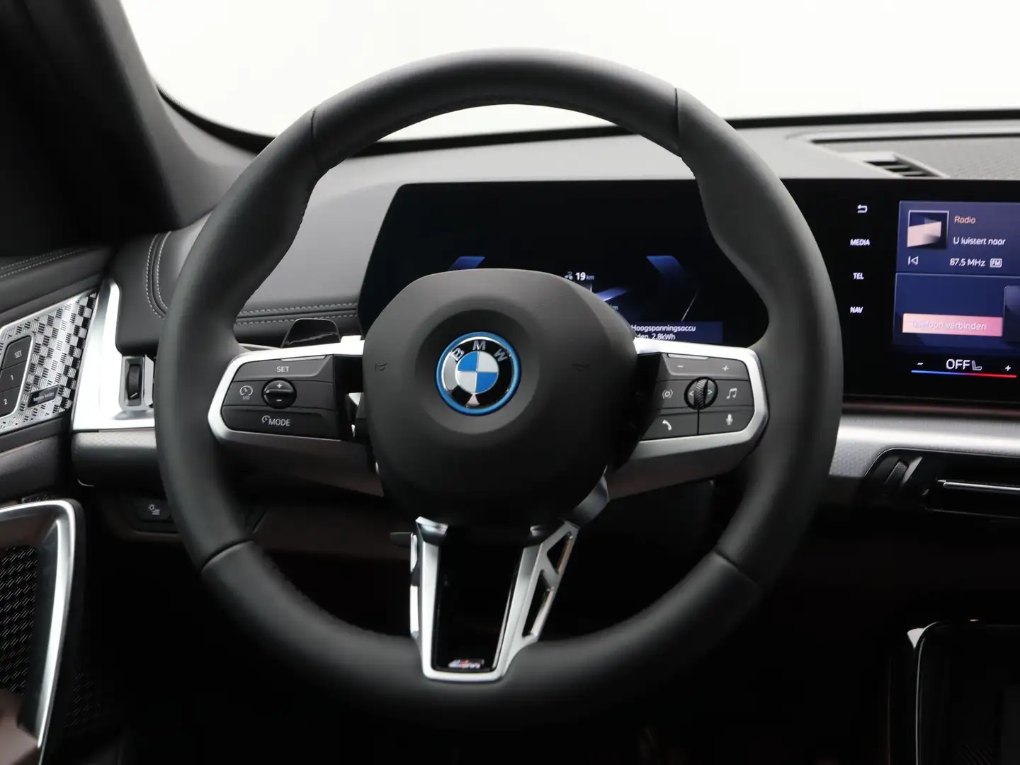 BMW iX1 eDrive20 M-Sport Grijs - 2