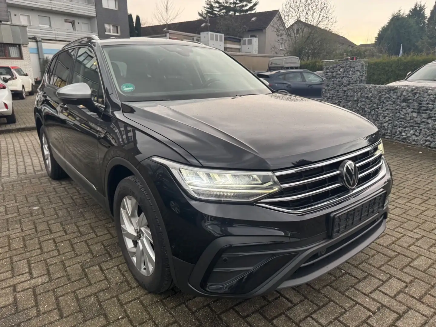 Volkswagen Tiguan Allspace Life Navi AHK ACC Digita 7-Sitze Schwarz - 2