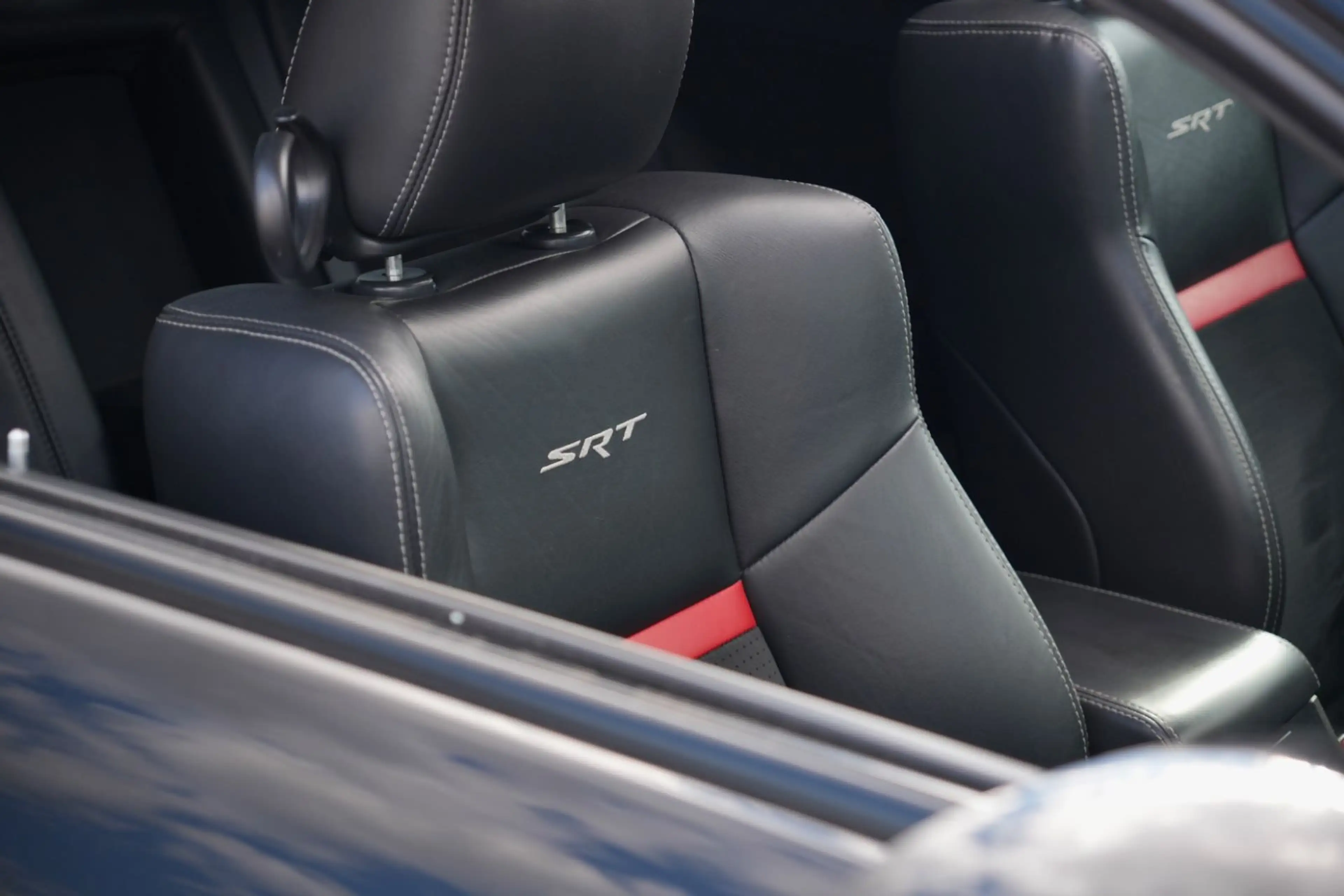 Dodge Challenger 6.1 V8 SRT-8/NAVI/PDC/UNFALLFREI — photo 26