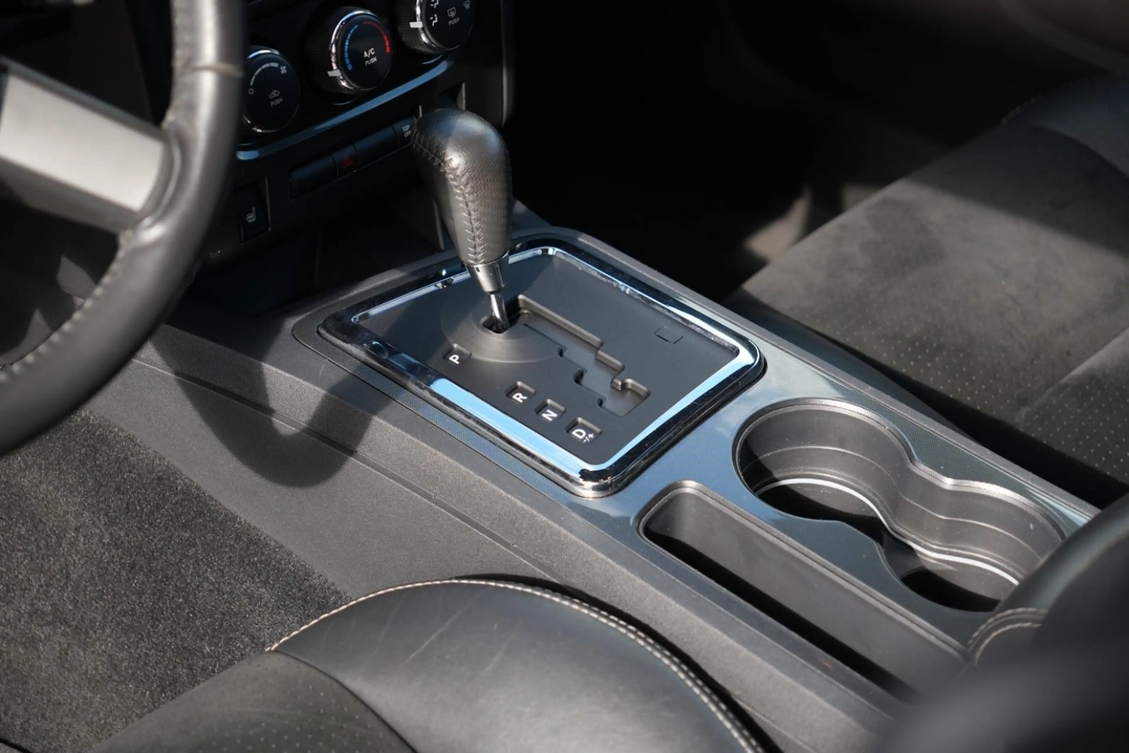 Dodge Challenger 6.1 V8 SRT-8/NAVI/PDC/UNFALLFREI — photo 15