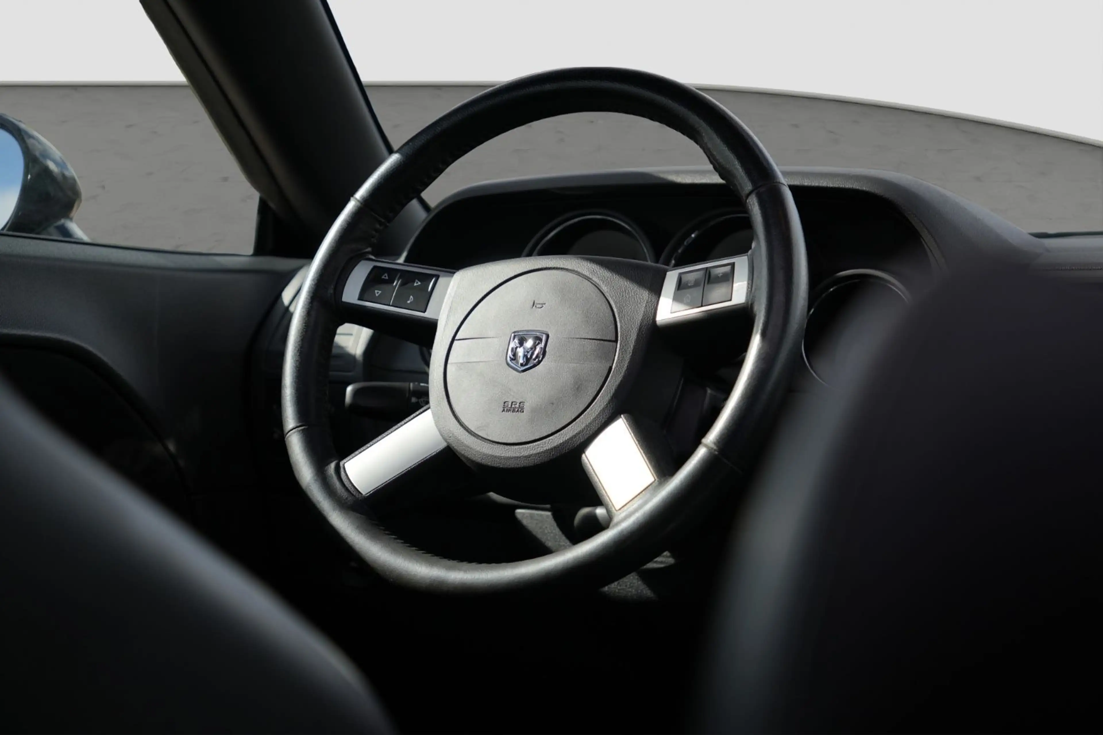 Dodge Challenger 6.1 V8 SRT-8/NAVI/PDC/UNFALLFREI — photo 10