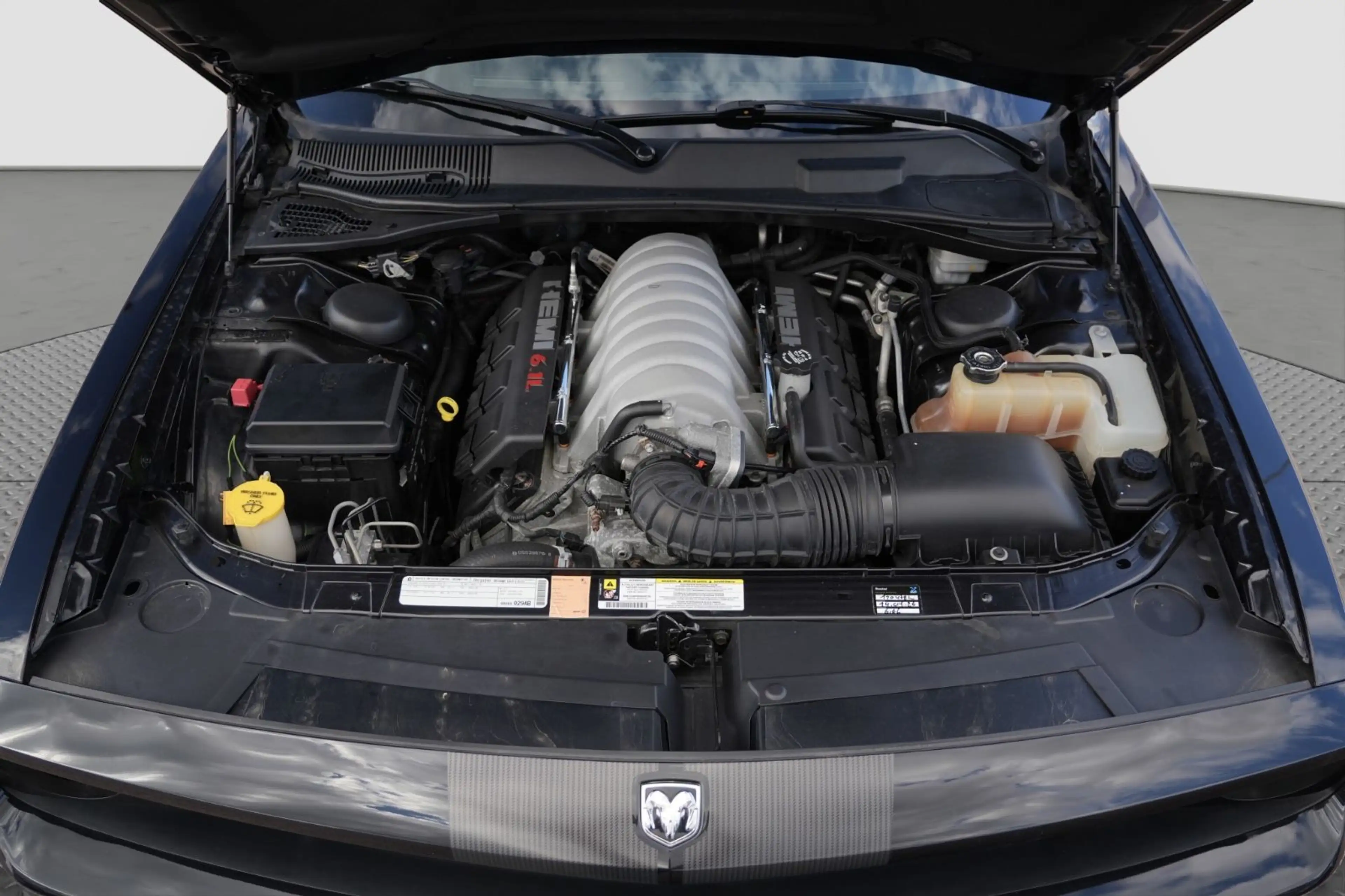 Dodge Challenger 6.1 V8 SRT-8/NAVI/PDC/UNFALLFREI — photo 30