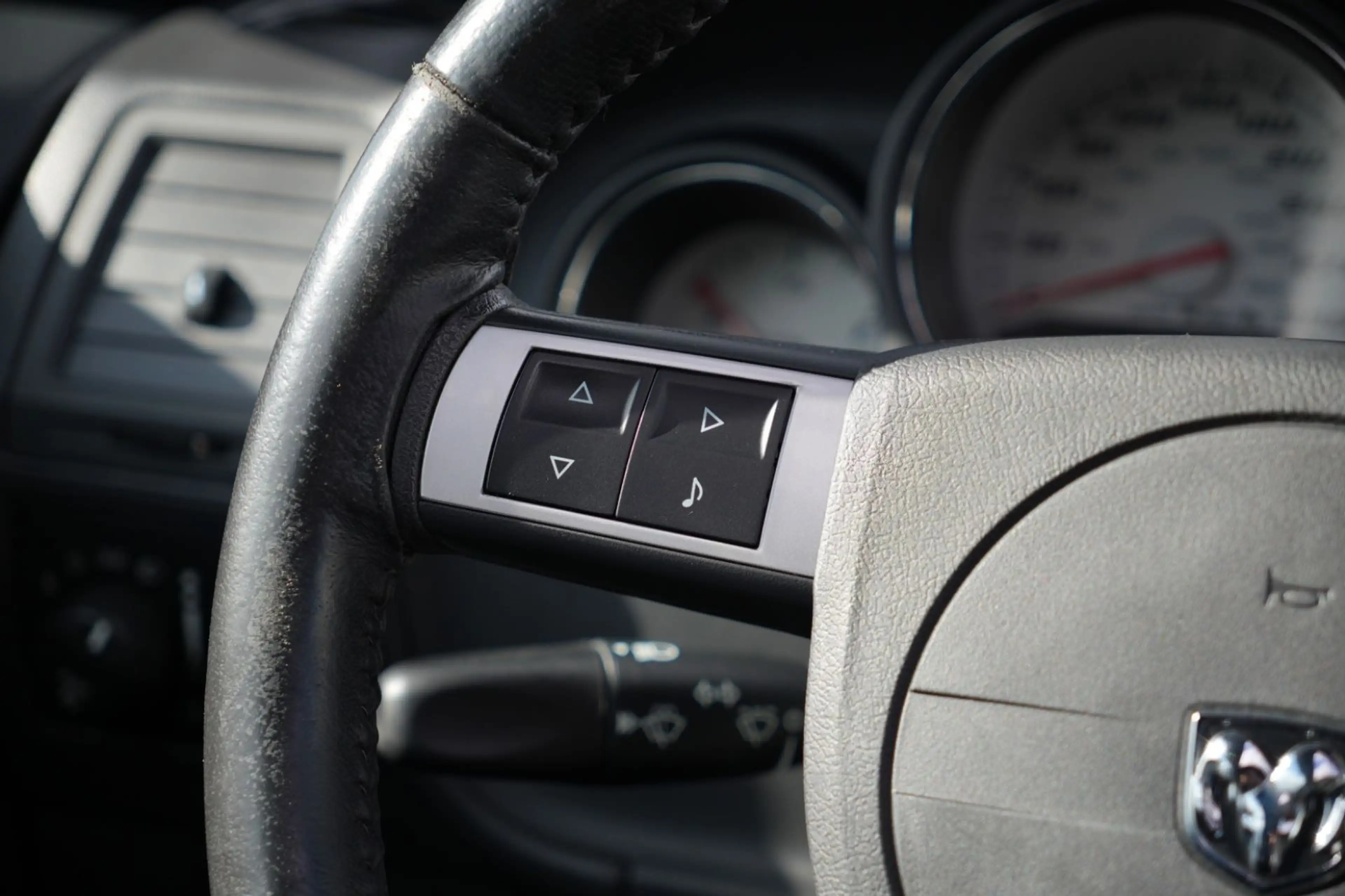 Dodge Challenger 6.1 V8 SRT-8/NAVI/PDC/UNFALLFREI — photo 11