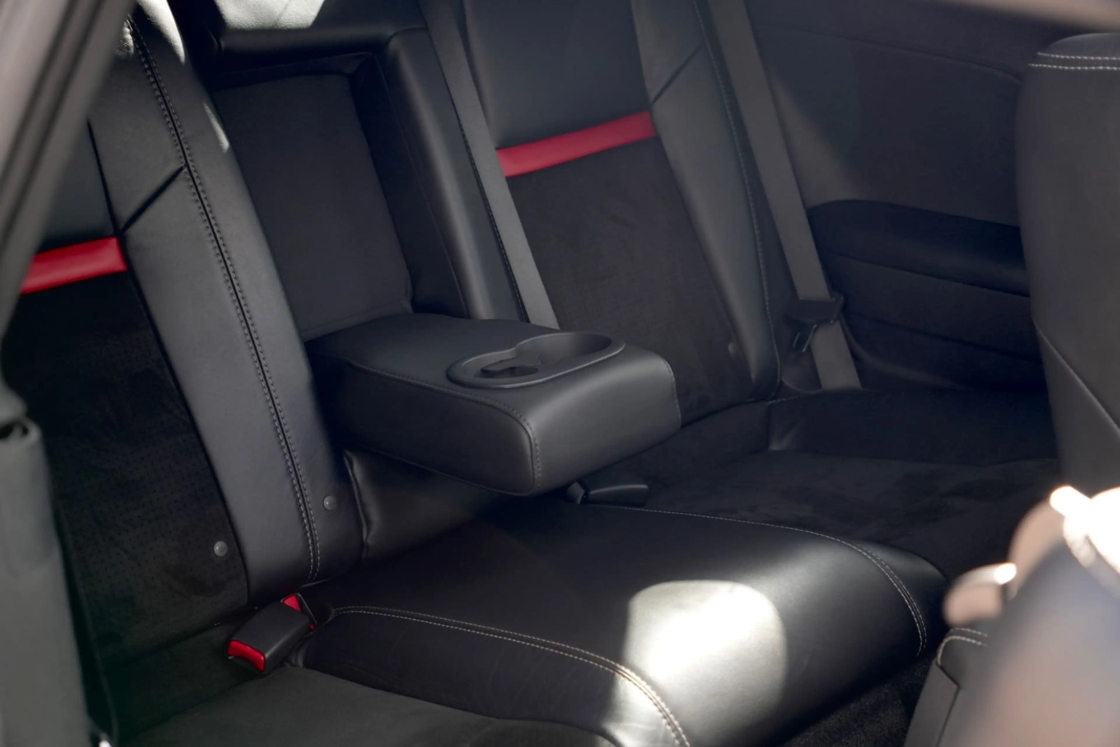 Dodge Challenger 6.1 V8 SRT-8/NAVI/PDC/UNFALLFREI — photo 23