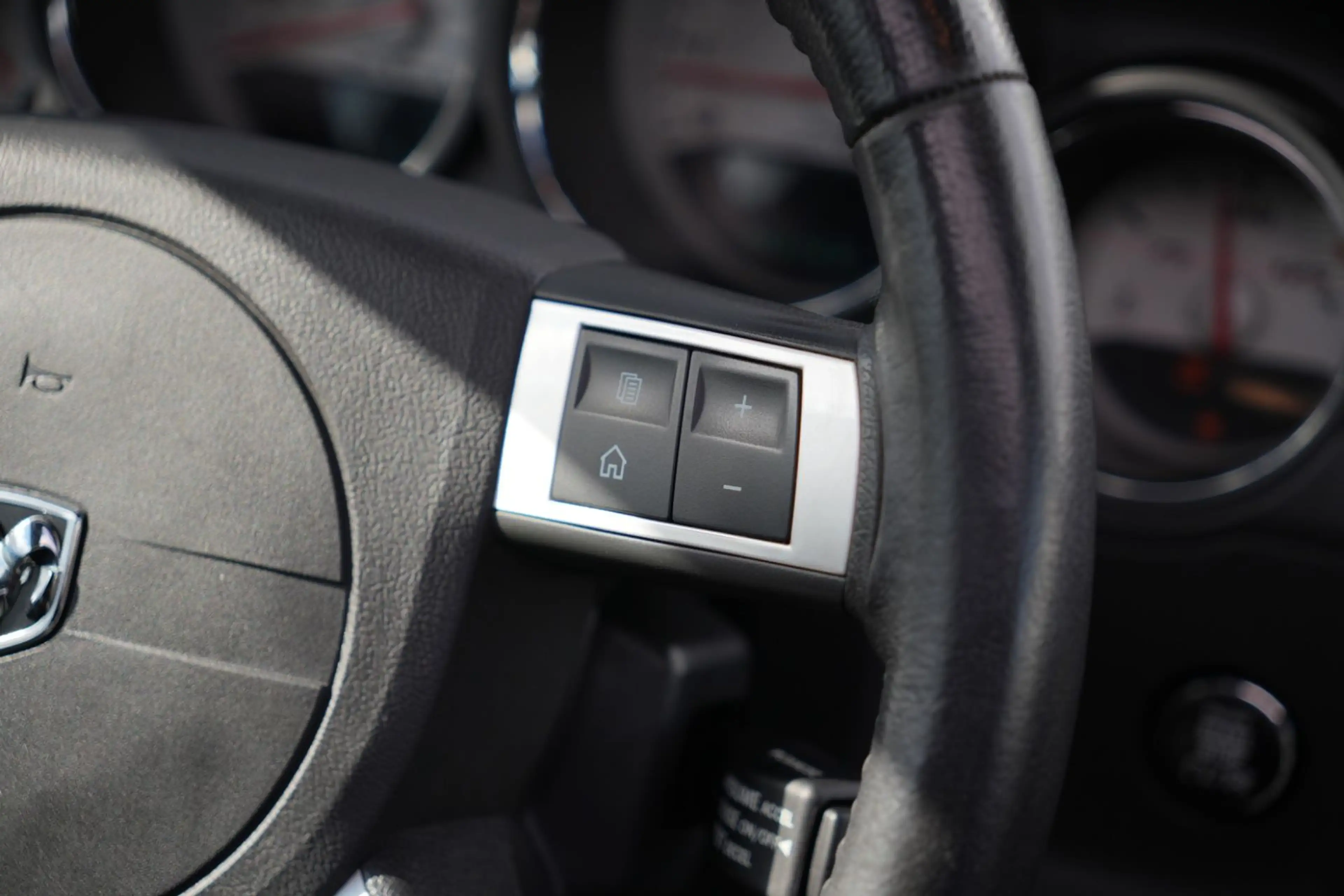 Dodge Challenger 6.1 V8 SRT-8/NAVI/PDC/UNFALLFREI — photo 12
