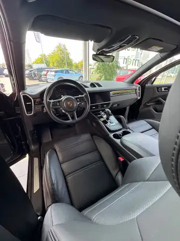 Porsche Cayenne view 9