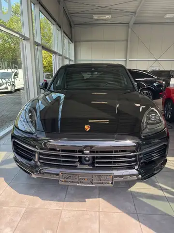 Porsche Cayenne view 3