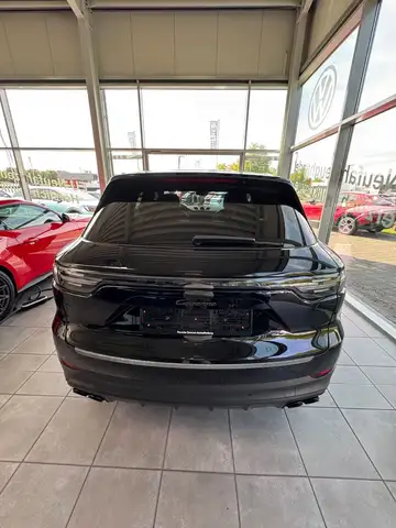 Porsche Cayenne view 5
