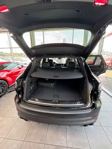 Porsche Cayenne view 15