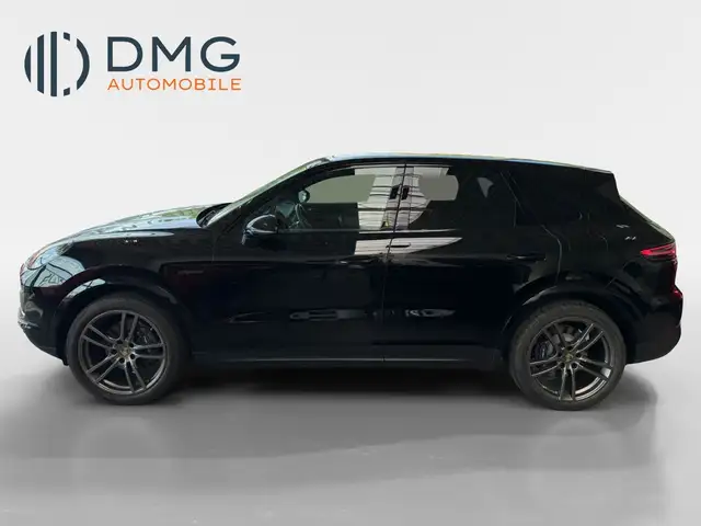 Porsche Cayenne main image