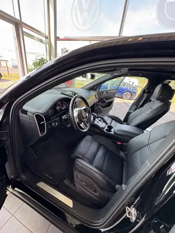 Porsche Cayenne view 14