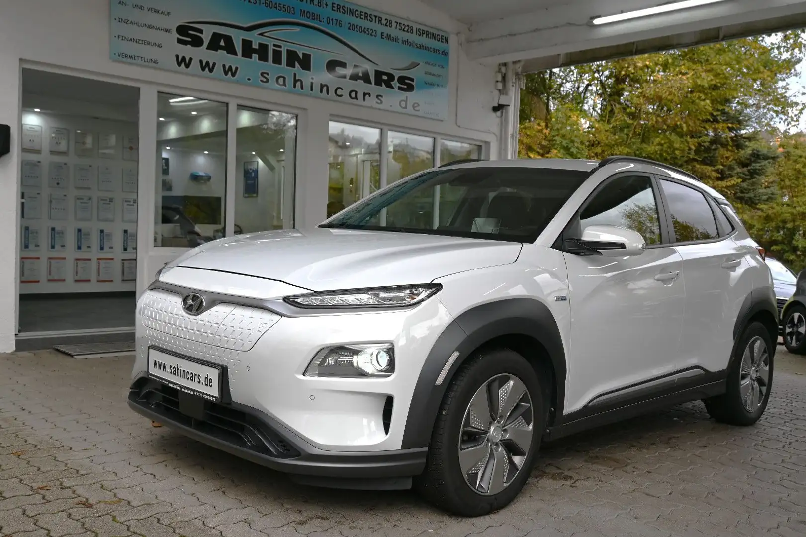 Hyundai KONA Premium Elektro 2WD LED/NAVI/KAMERA/SPURAS. Weiß - 1