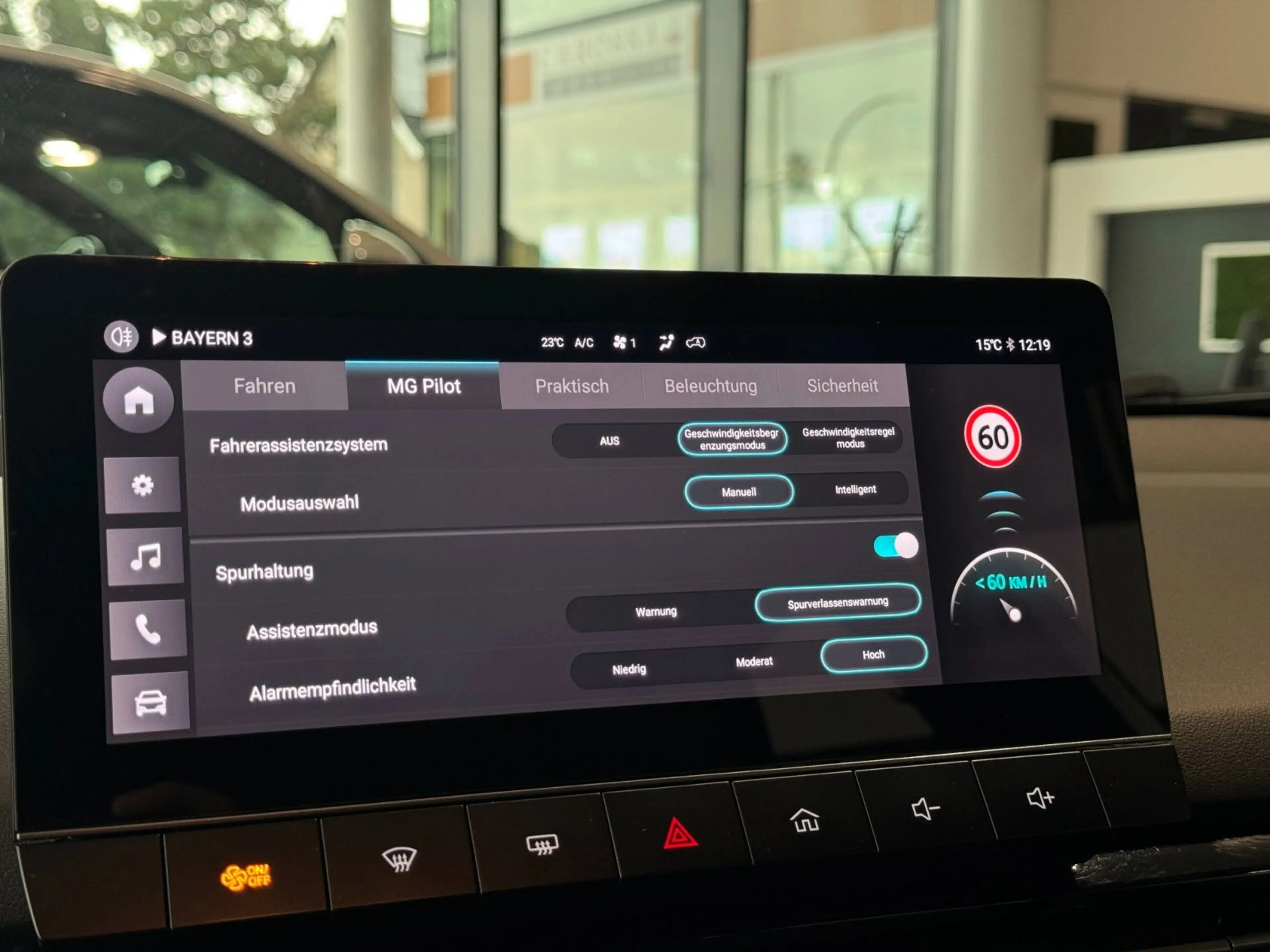 MG MG4 51kWh SpurhalteA. CarPlay DAB LED ACC — photo 19