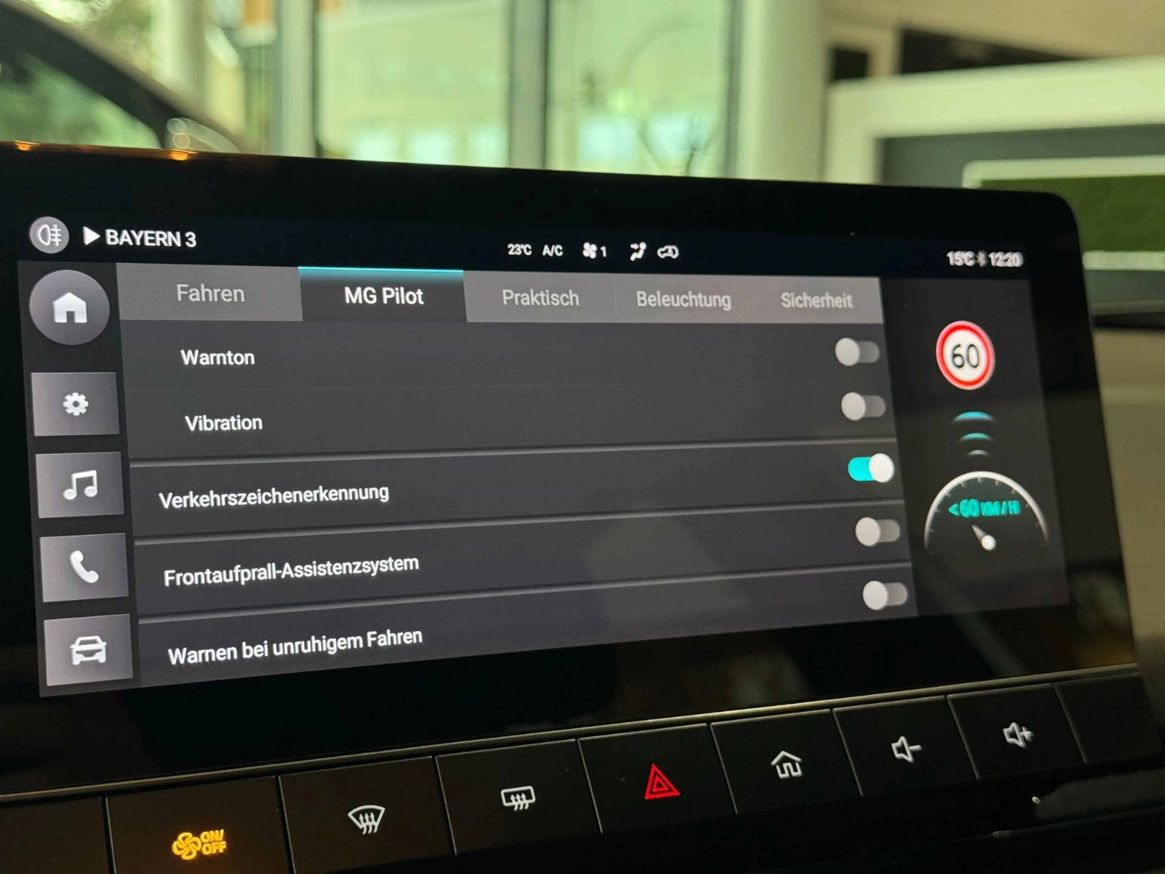 MG MG4 51kWh SpurhalteA. CarPlay DAB LED ACC — photo 21