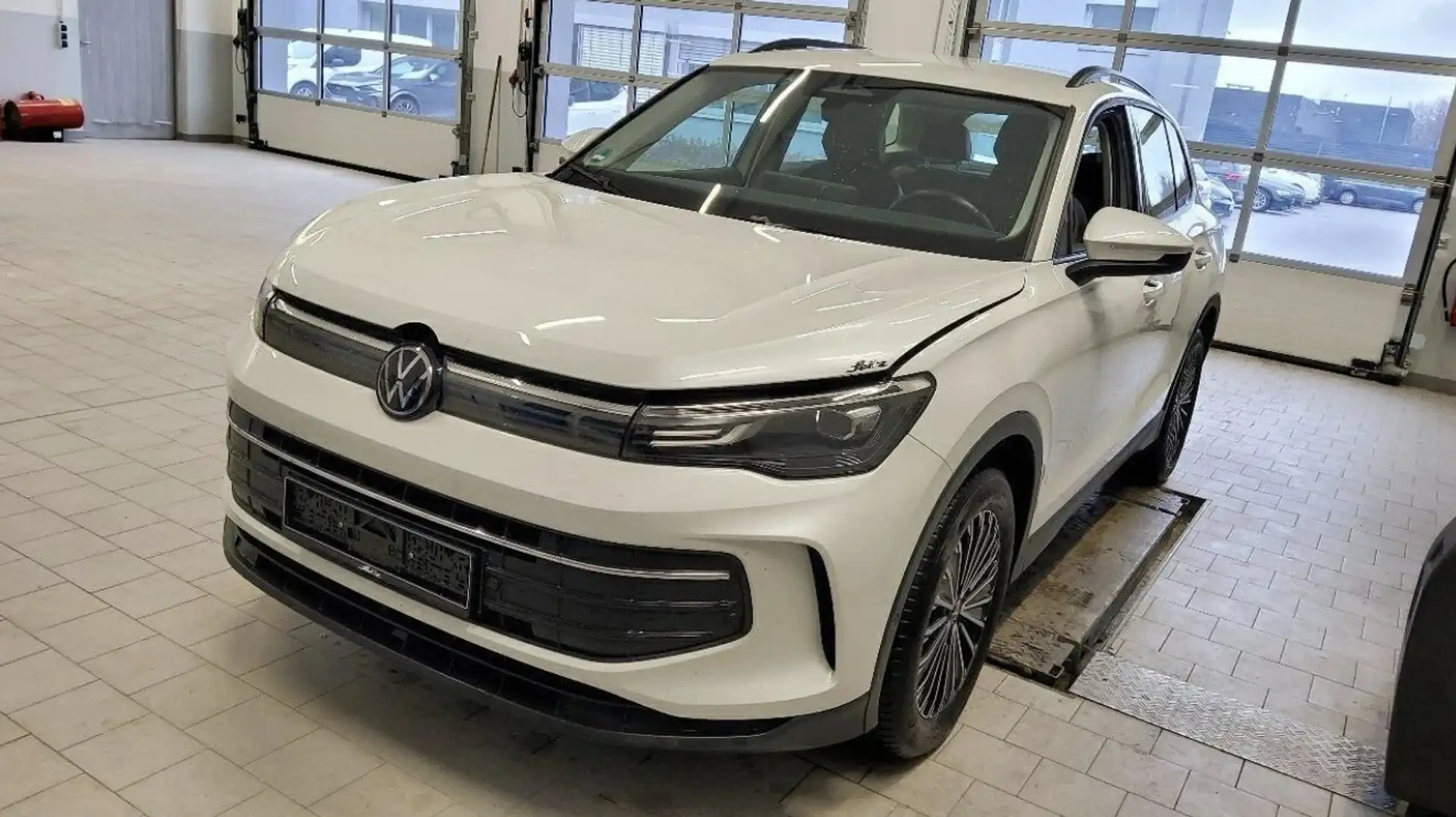 Volkswagen Tiguan 2.0 TDI Life *AHK*HEAD-UP*LED*KAMERA* Weiß - 2