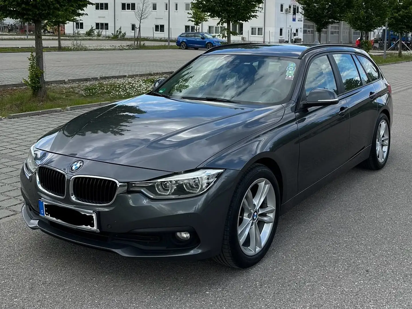 BMW 318 318d Touring Aut. Advantage Grau - 1