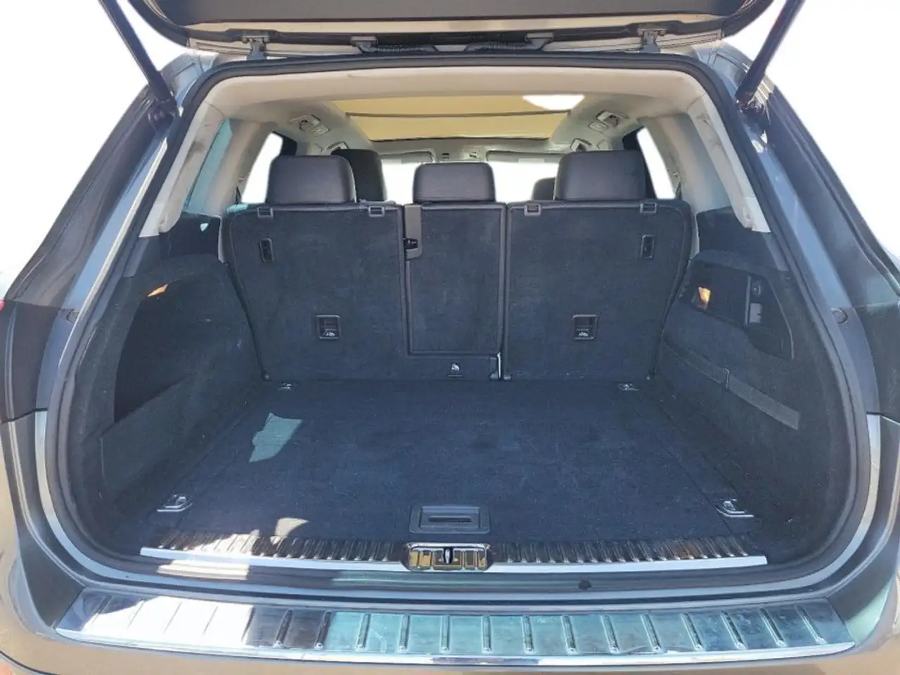 Volkswagen Touareg снимка Volkswagen Touareg