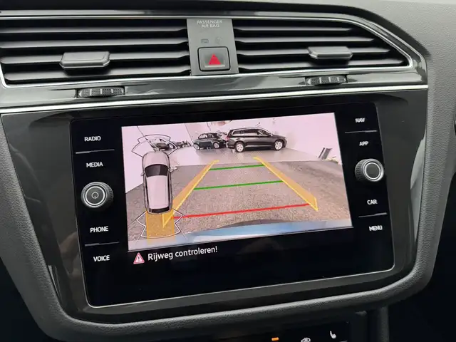 Volkswagen Tiguan view 4