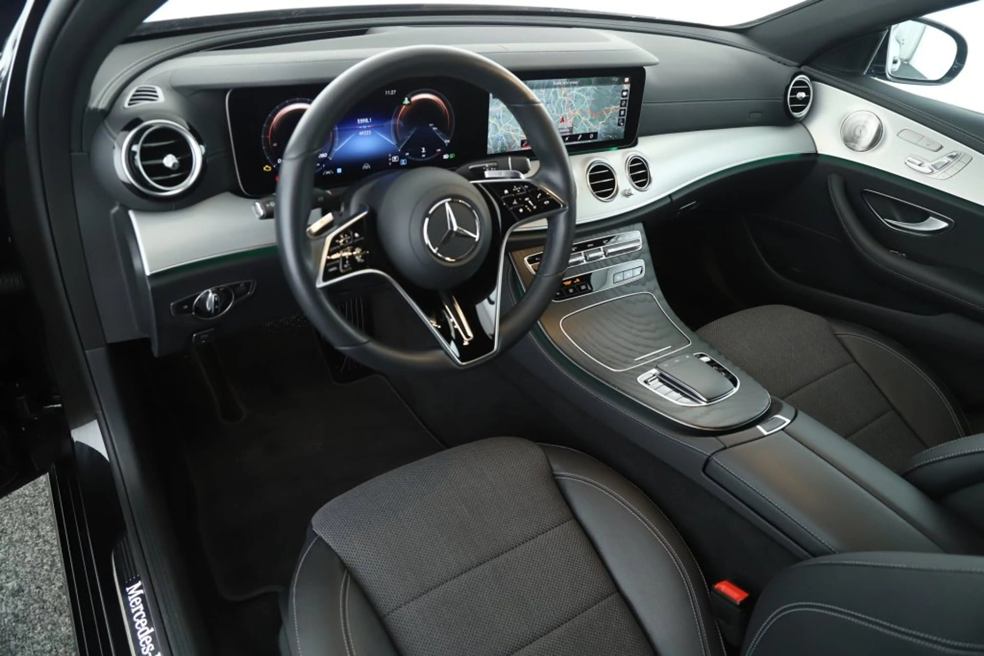 Mercedes-Benz E 220 d Kombi 4MATIC Autom LED NAVI HUD BURMESTER — photo 9
