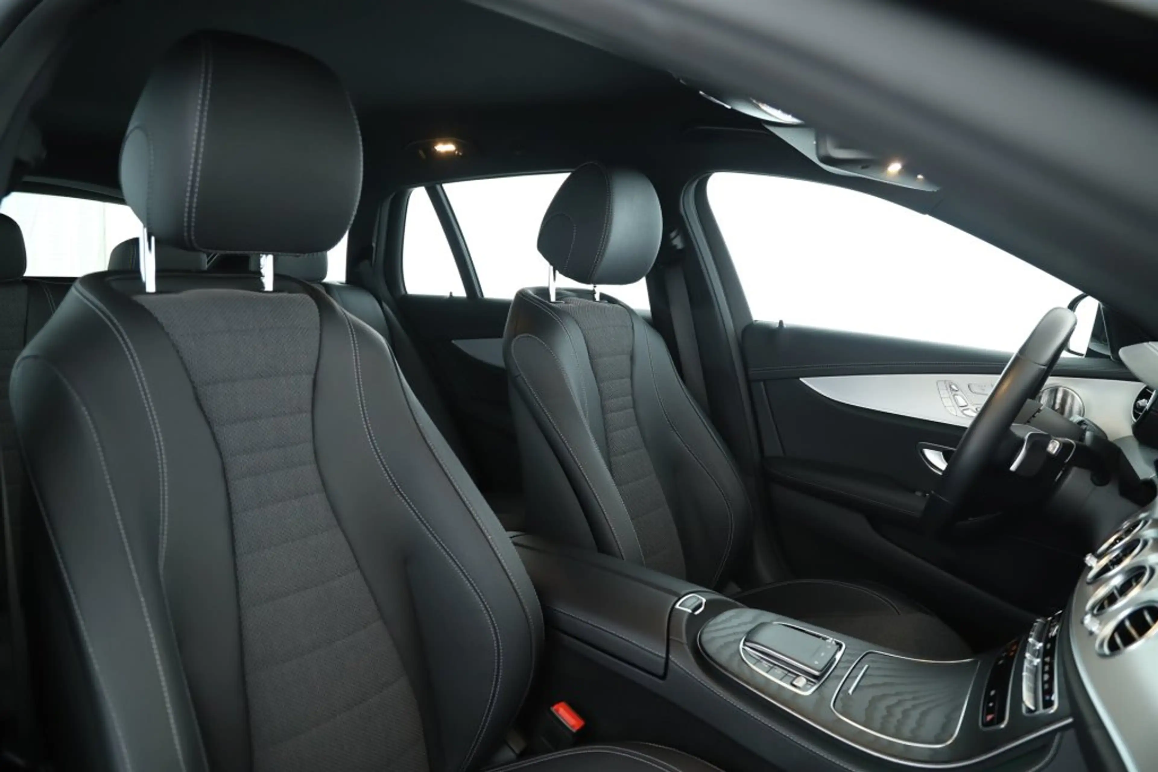 Mercedes-Benz E 220 d Kombi 4MATIC Autom LED NAVI HUD BURMESTER — photo 14