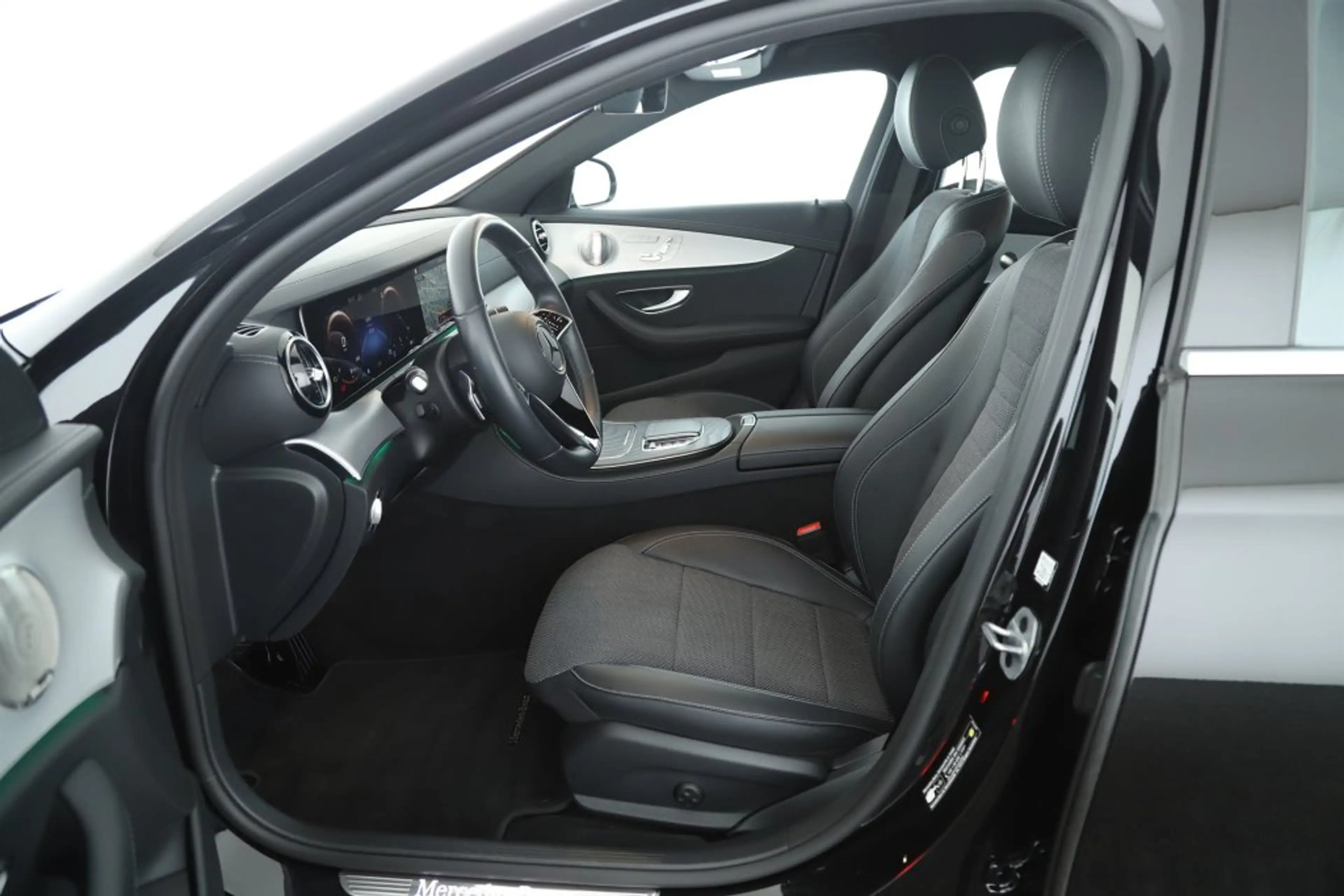 Mercedes-Benz E 220 d Kombi 4MATIC Autom LED NAVI HUD BURMESTER — photo 10
