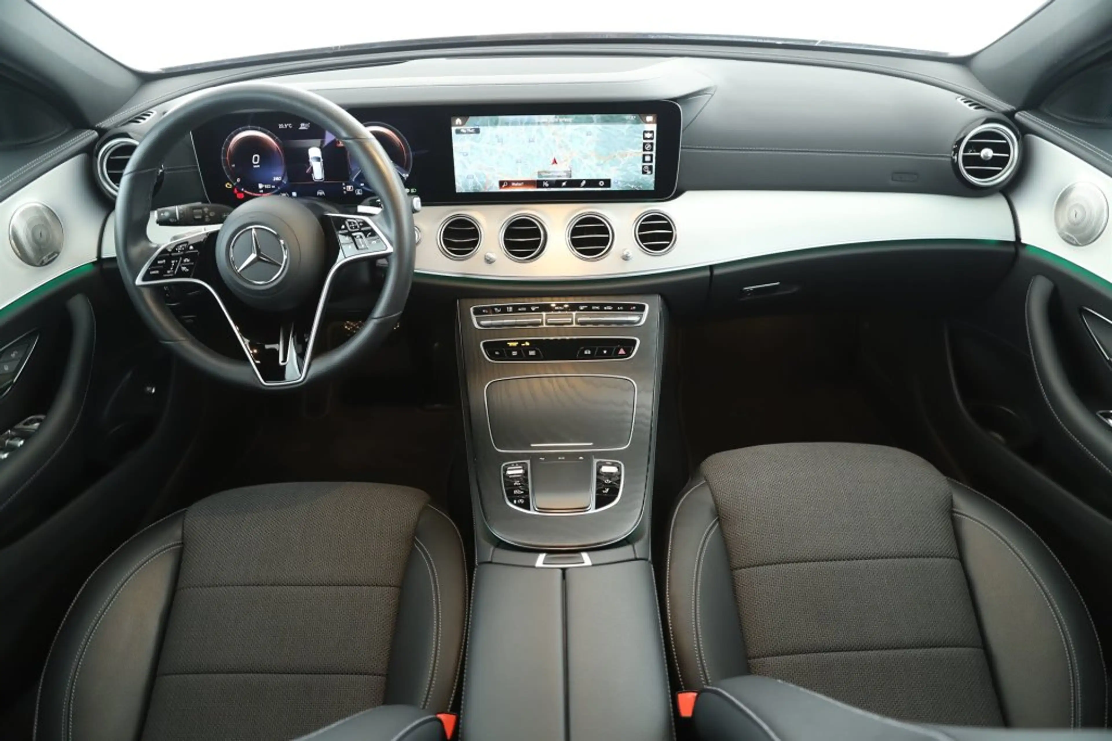 Mercedes-Benz E 220 d Kombi 4MATIC Autom LED NAVI HUD BURMESTER — photo 12