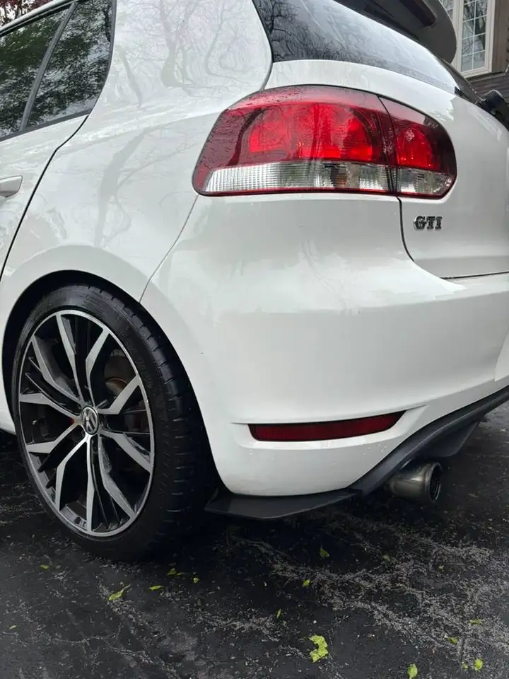 Volkswagen Golf GTI снимка Volkswagen Golf GTI