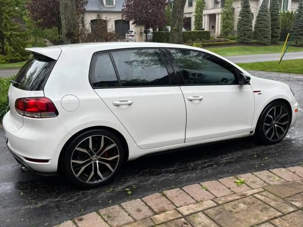 Volkswagen Golf GTI снимка Volkswagen Golf GTI