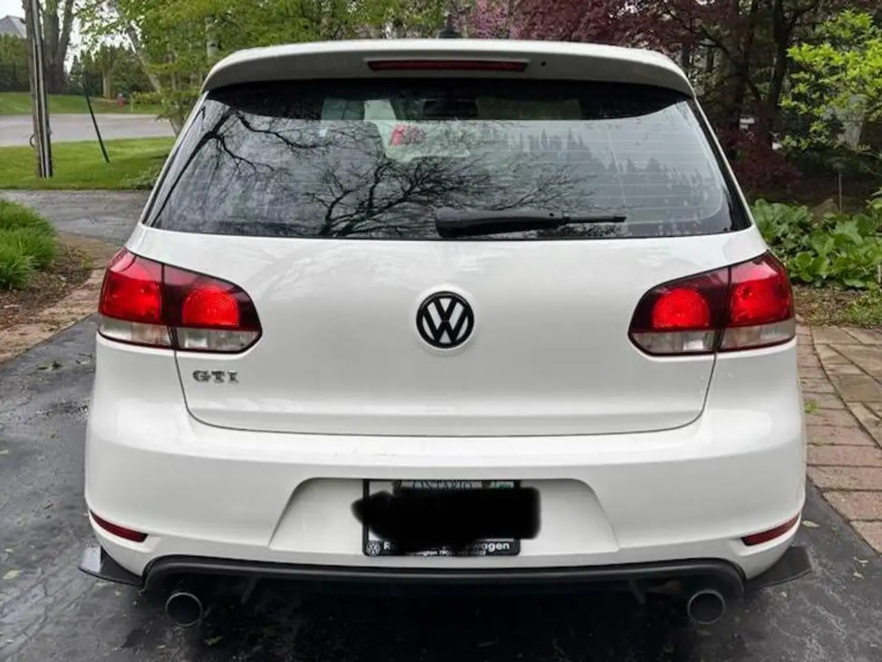 Volkswagen Golf GTI снимка Volkswagen Golf GTI