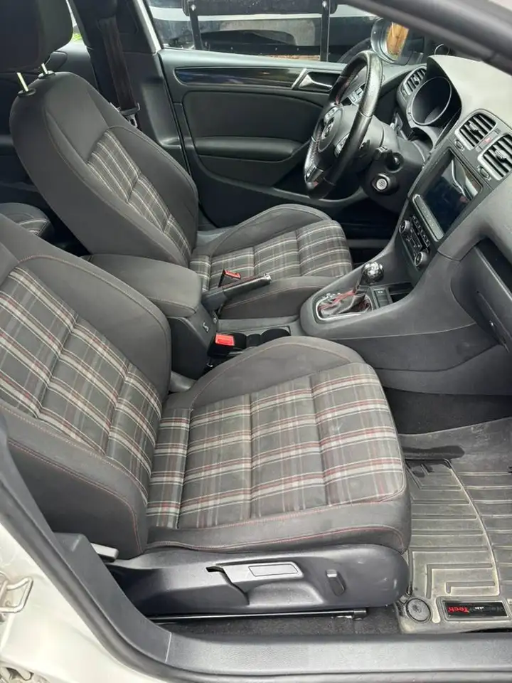 Volkswagen Golf GTI снимка Volkswagen Golf GTI