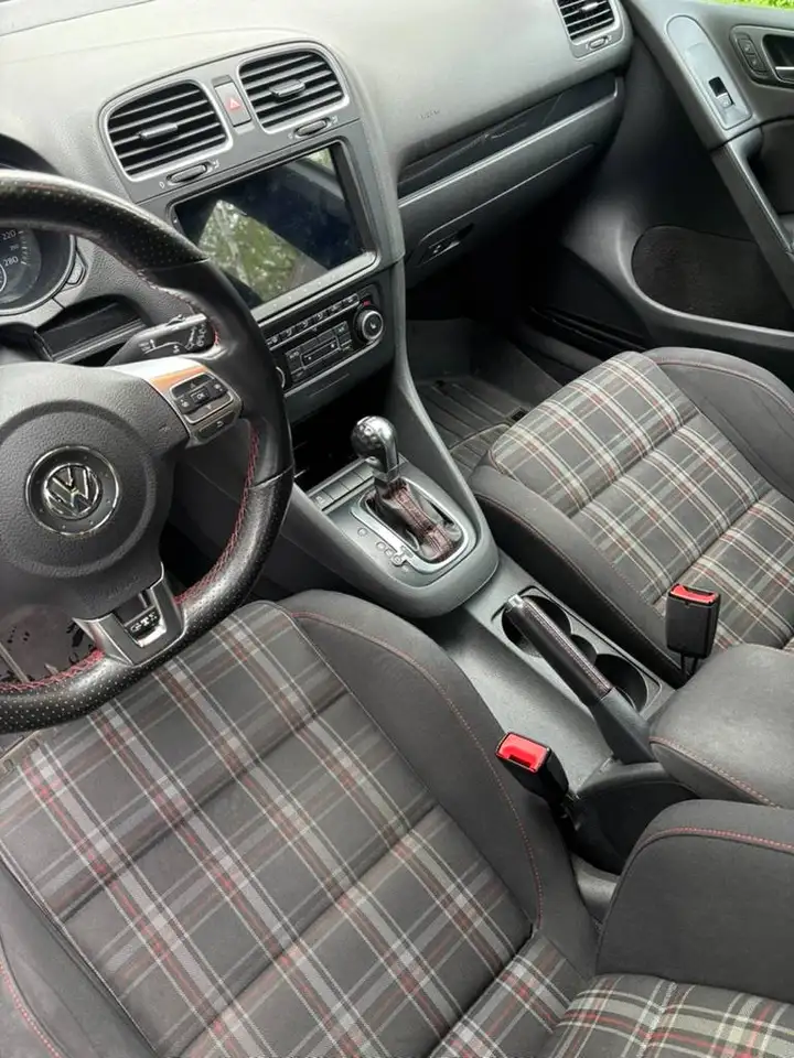 Volkswagen Golf GTI снимка Volkswagen Golf GTI