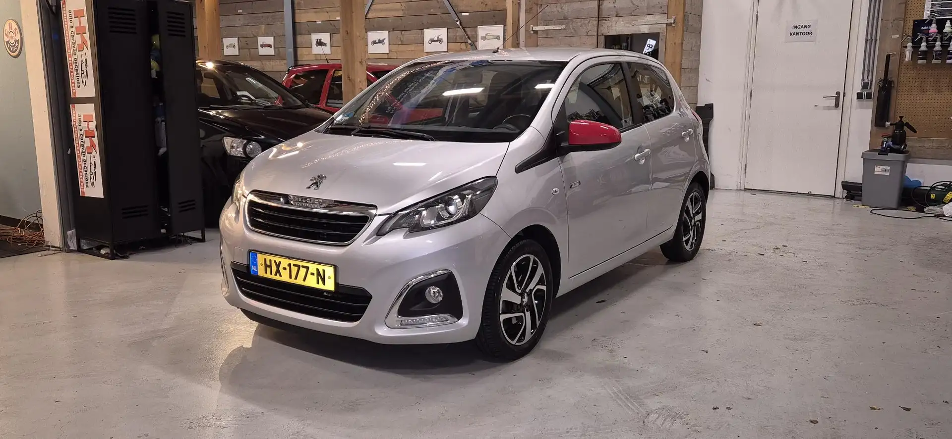 Peugeot 108 1.0 e-VTi Envy Airco, Bluetooth, Sportvelgen, Crui Grau - 1