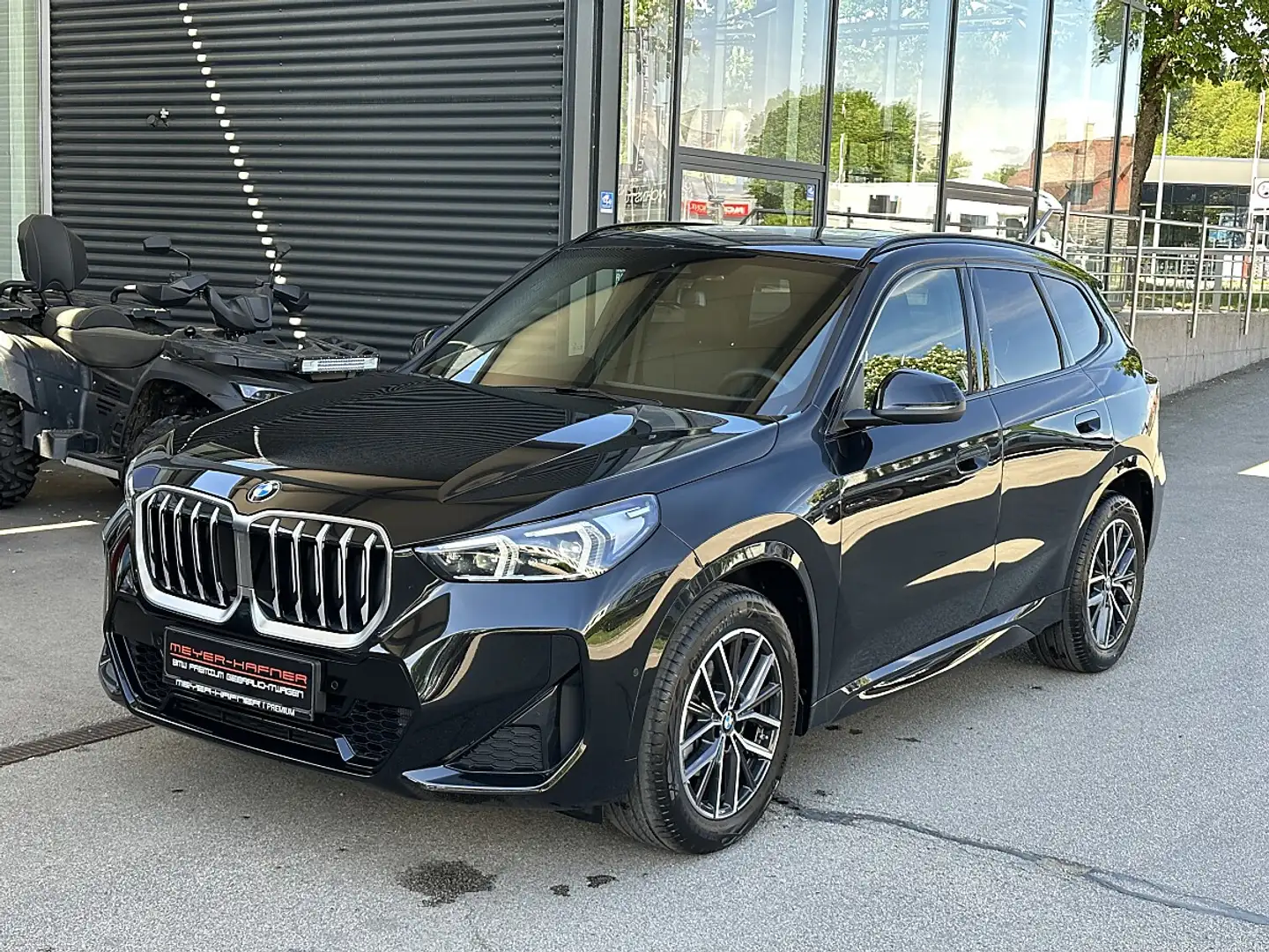 BMW X1 sDrive18i M-Paket Aut. PANORAMA GLASDACH Schwarz - 1
