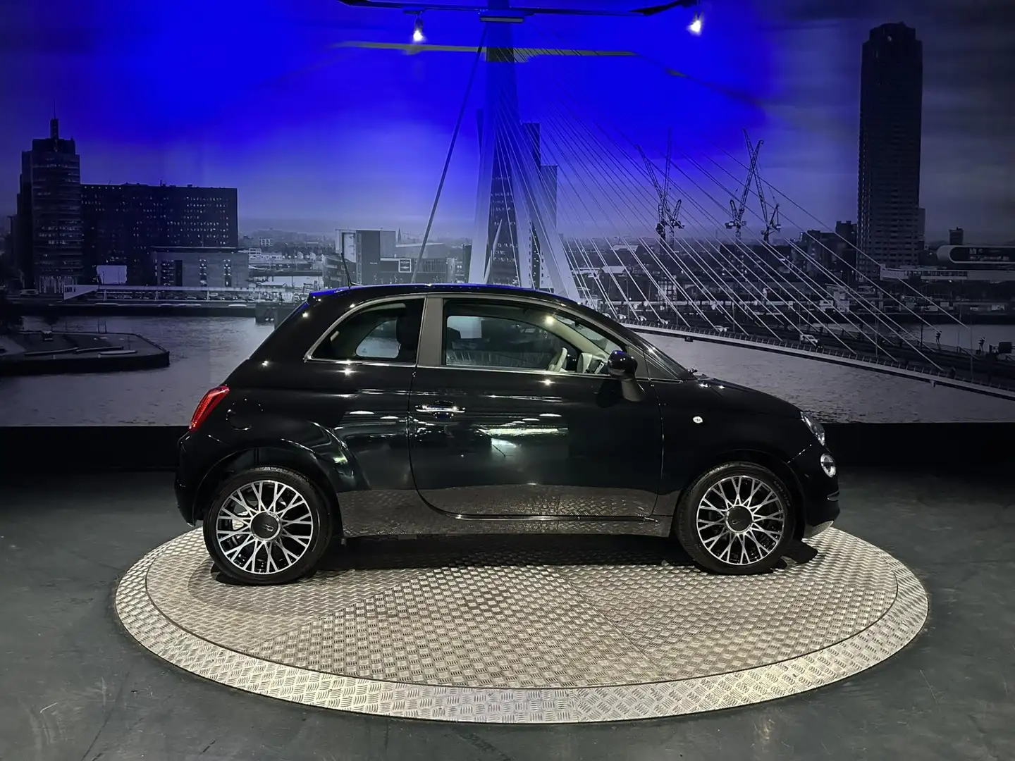 Fiat 500 1.0 Hybrid Dolcevita 1.0 Hybrid *Panoramadak*Apple Zwart - 2
