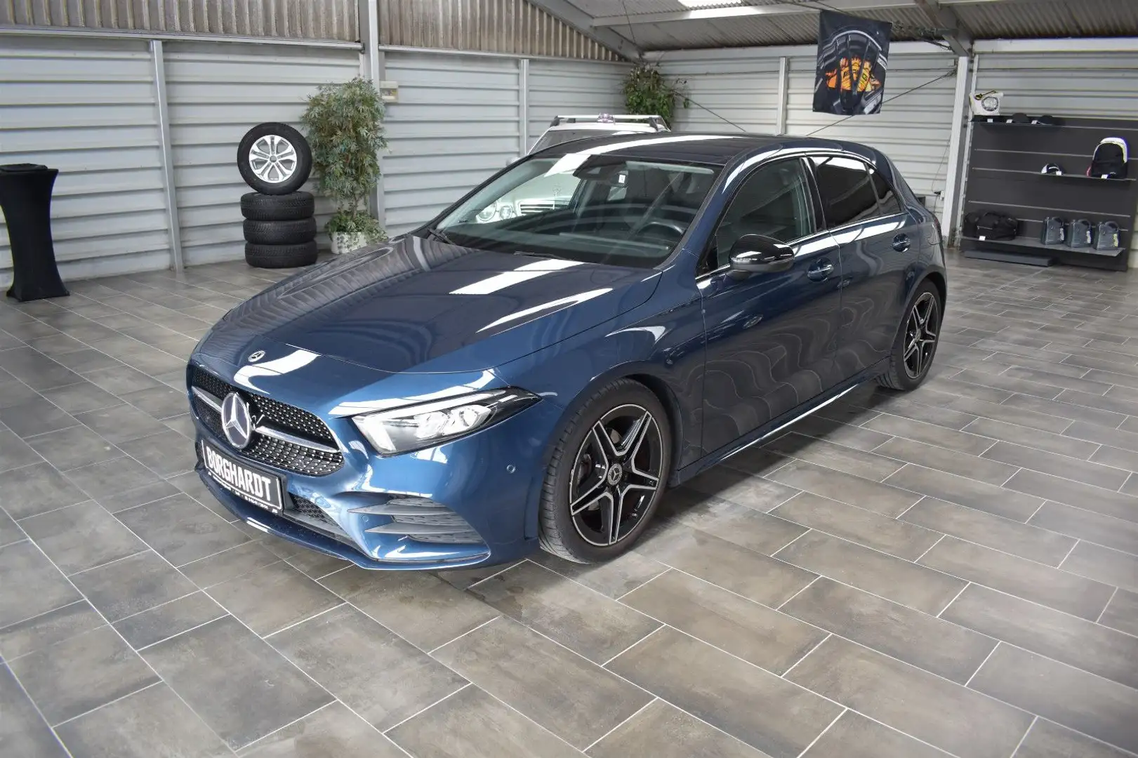 Mercedes-Benz A 180 AMG NIGHTPAKET Blau - 2
