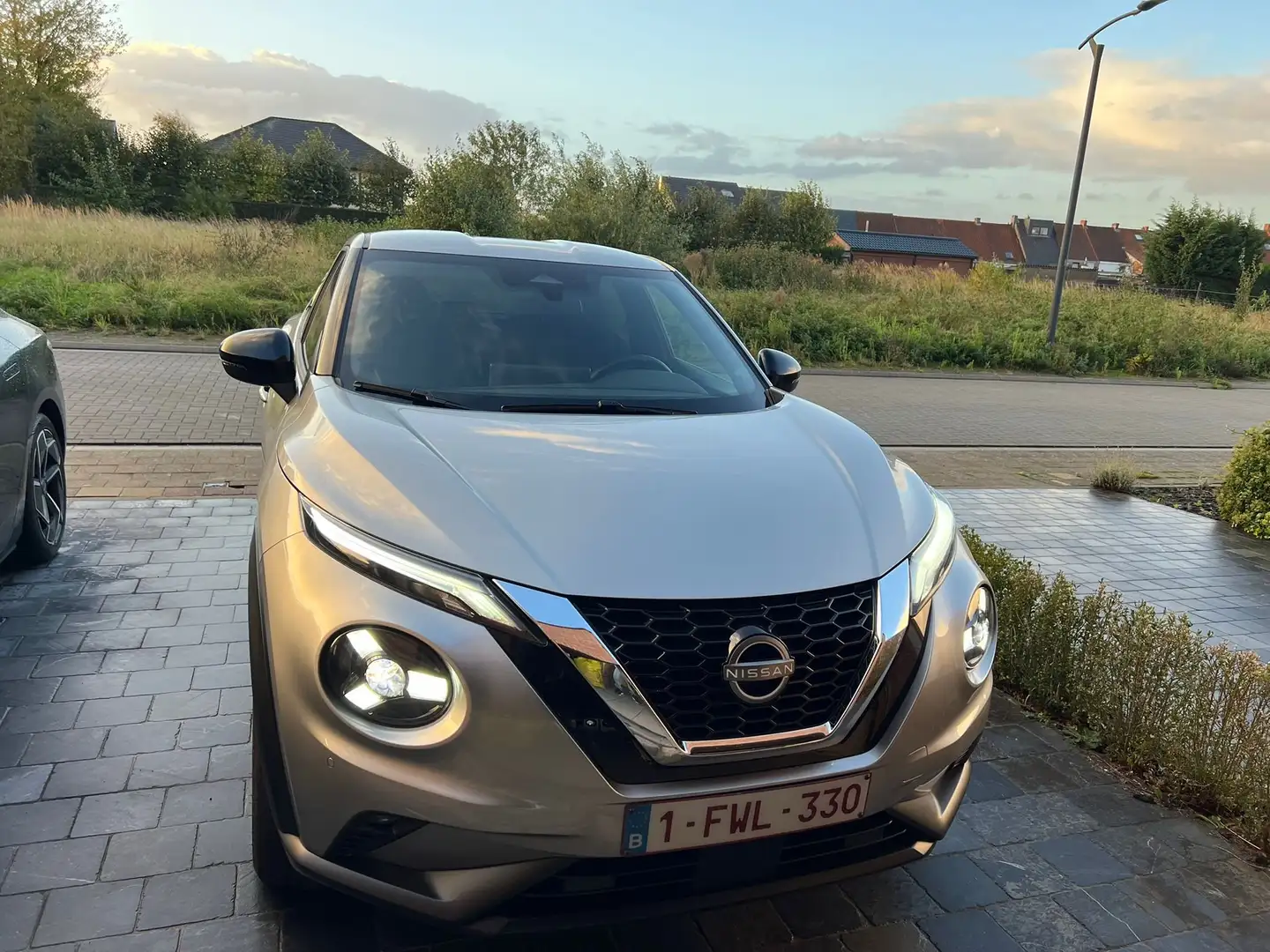 Nissan Juke Juke 1.0 DIG-T DCT N-Connecta Zilver - 1
