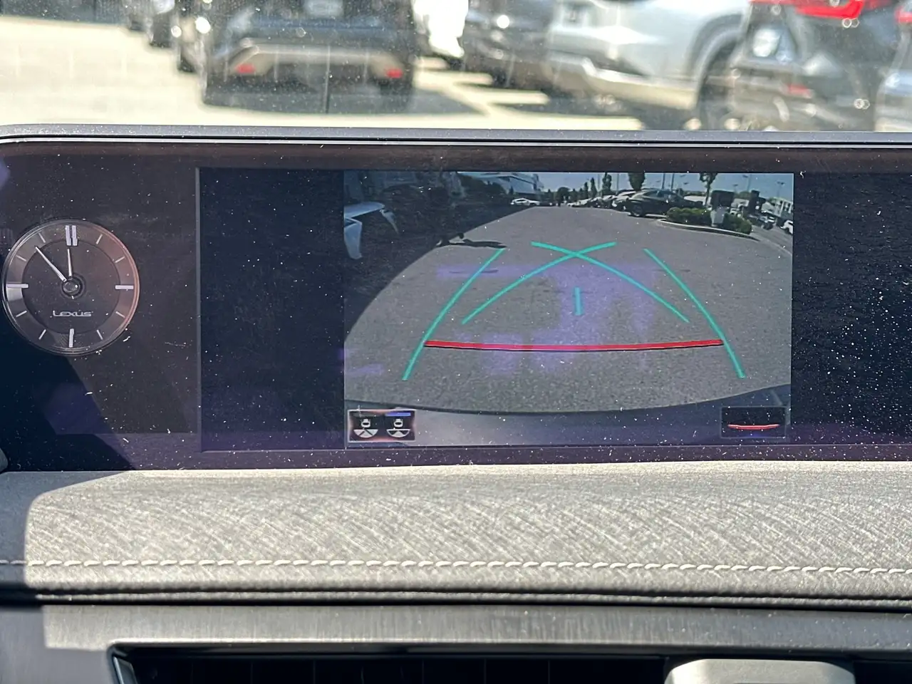 Lexus UX снимка Lexus UX