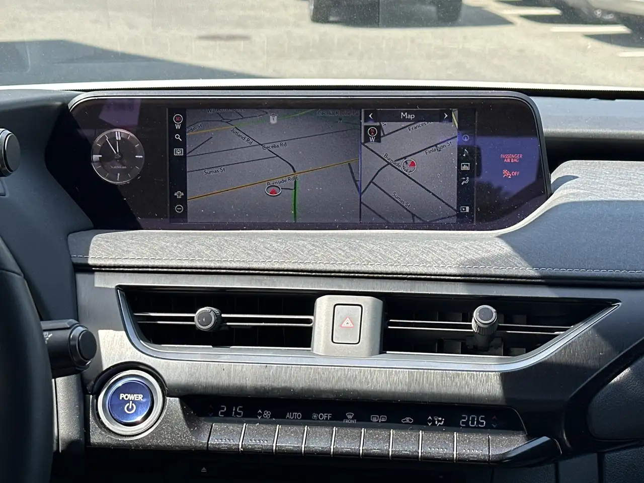 Lexus UX снимка Lexus UX