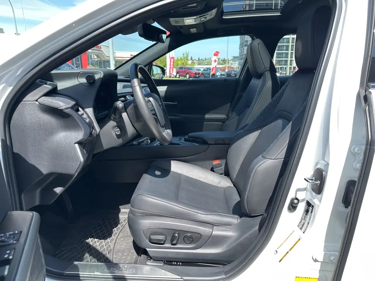 Lexus UX снимка Lexus UX