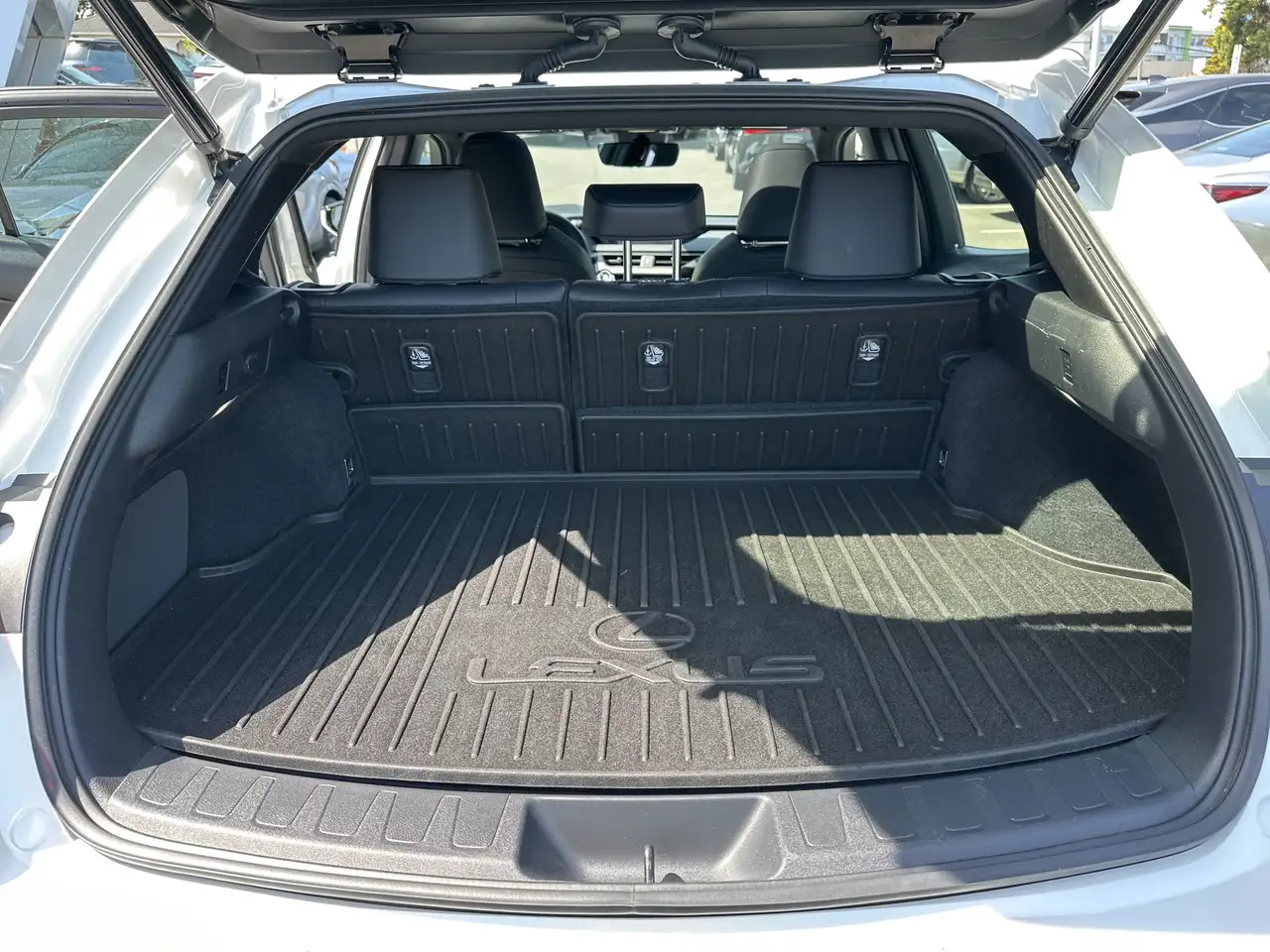 Lexus UX снимка Lexus UX