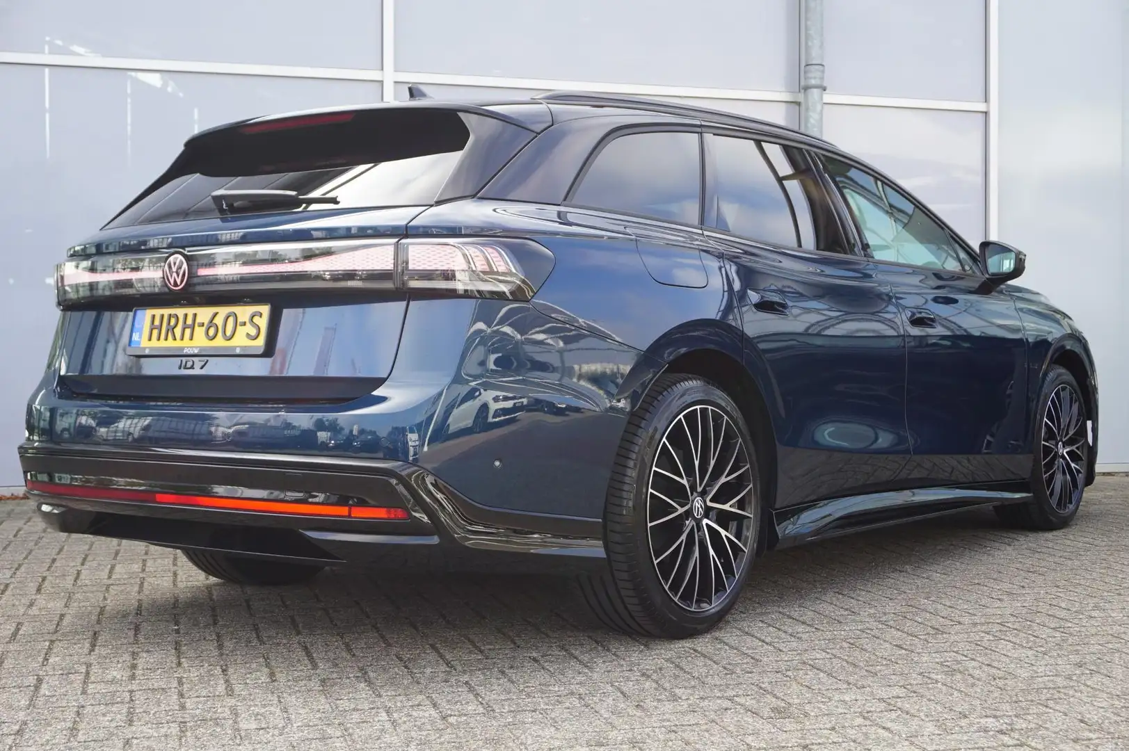 Volkswagen ID.7 Tourer 286pk Pro Limited Edition 77 kWh | Panorama Bleu - 2