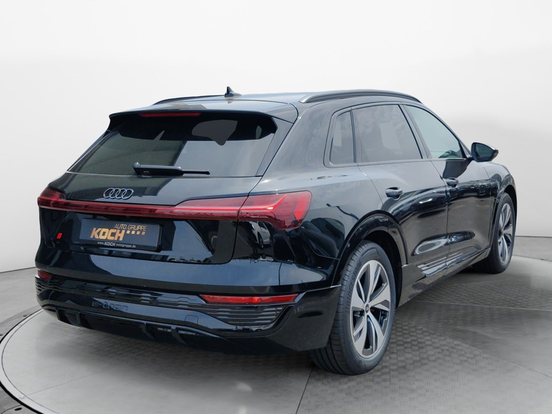 Audi Q8 e-tron 55 quattro S-Line, Projektionslicht, A — photo 8