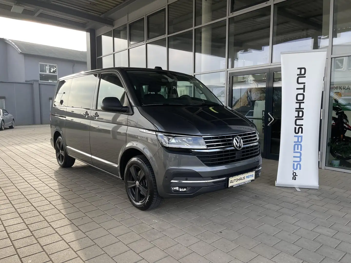 Volkswagen T6 Multivan T6.1 Multivan Cruise AHK, Parkassist, Navigation Grau - 1
