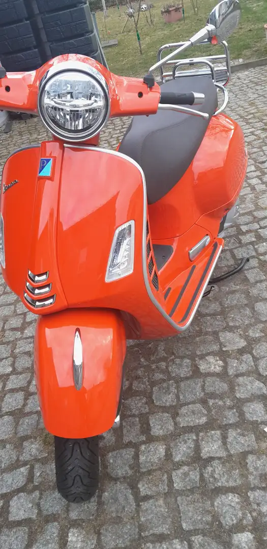 Vespa GTS 125 Orange - 1