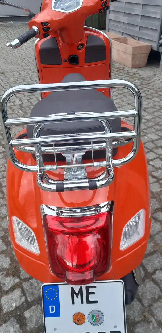 Vespa GTS 125 Orange - 2