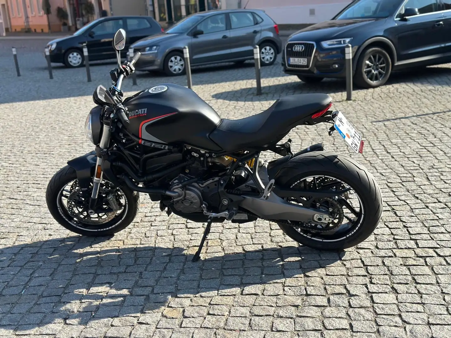 Ducati Monster 821 Stealth Negru - 1