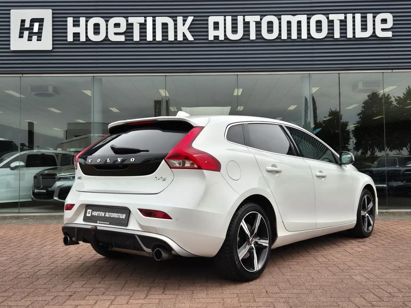Volvo V40 2.0 T4 Business Sport | Trekhaak | Leer | Camera | Blanco - 2