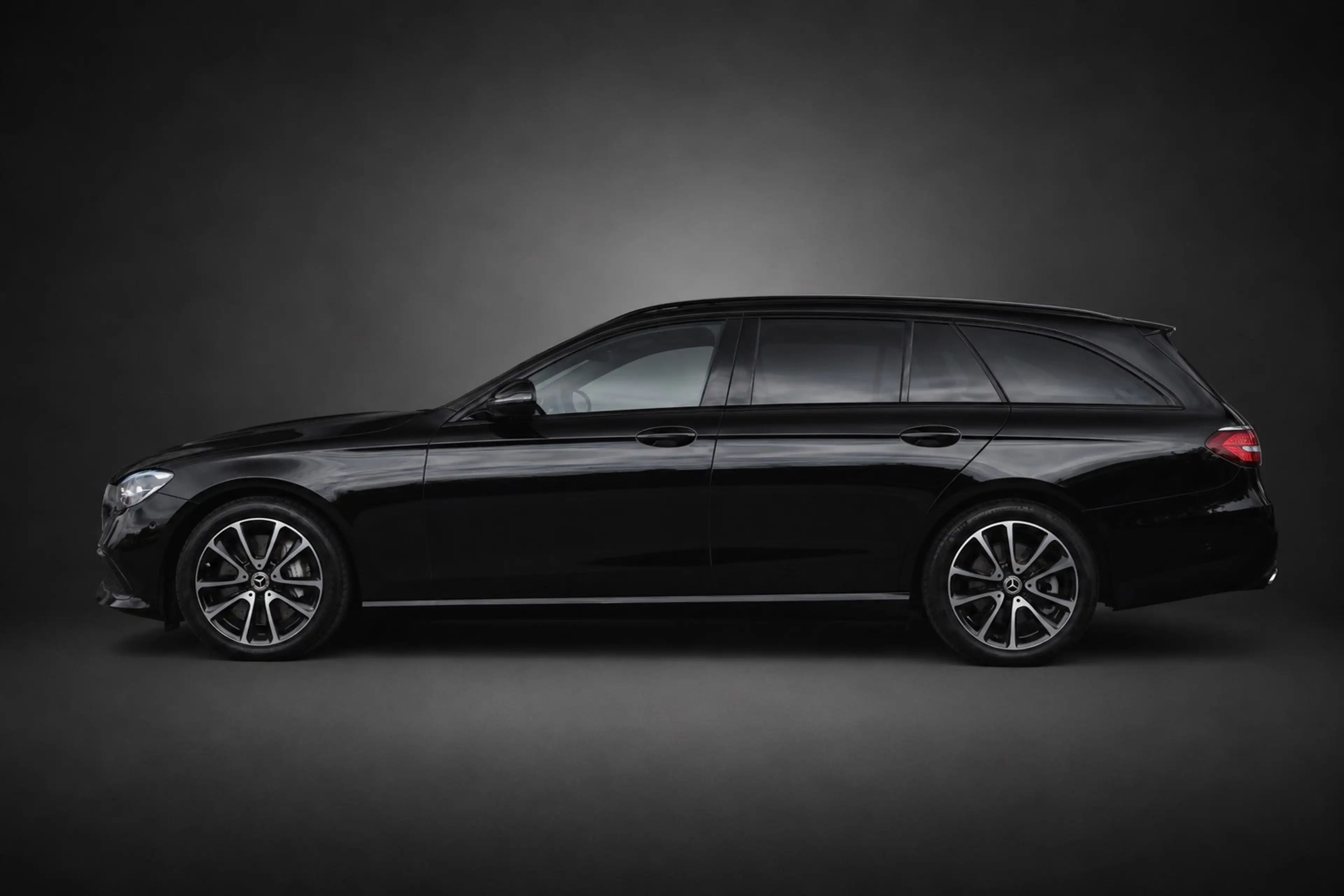 Mercedes-Benz E 400 d T 4M "NIGHTPAKET" WIDESCREEN DISTRONIC KAMERA! — photo 5