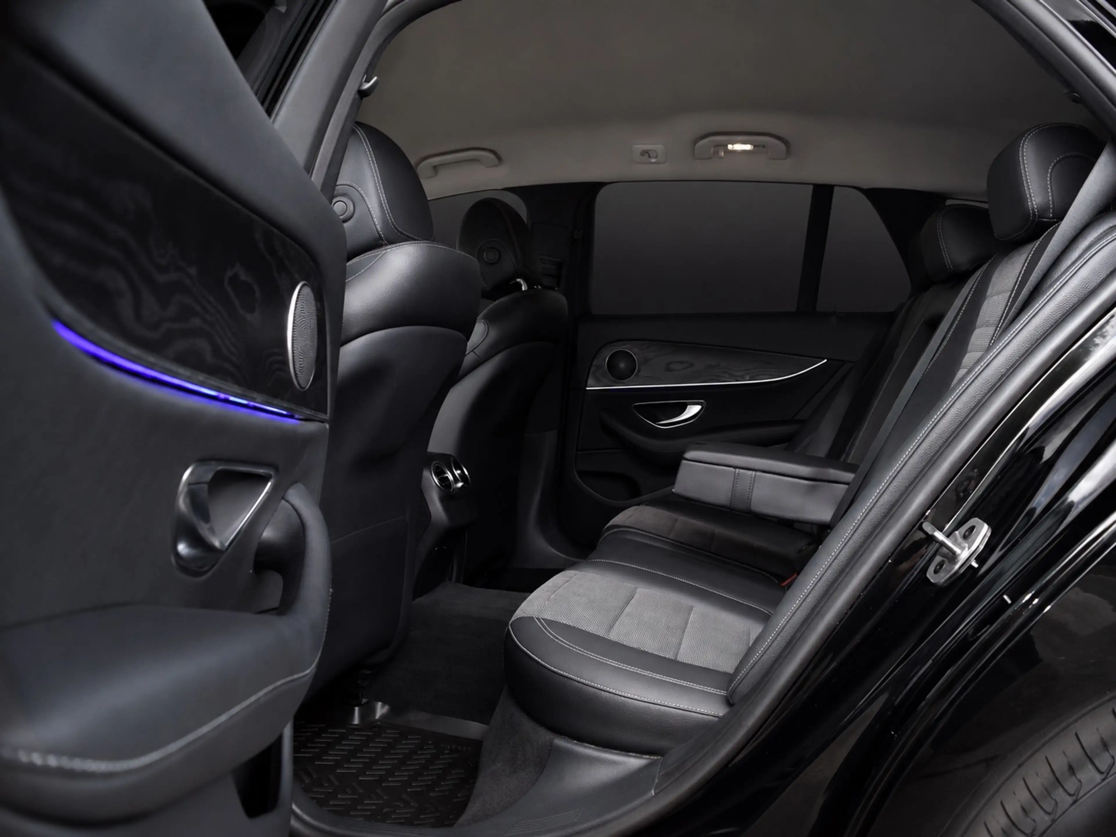 Mercedes-Benz E 400 d T 4M "NIGHTPAKET" WIDESCREEN DISTRONIC KAMERA! — photo 9